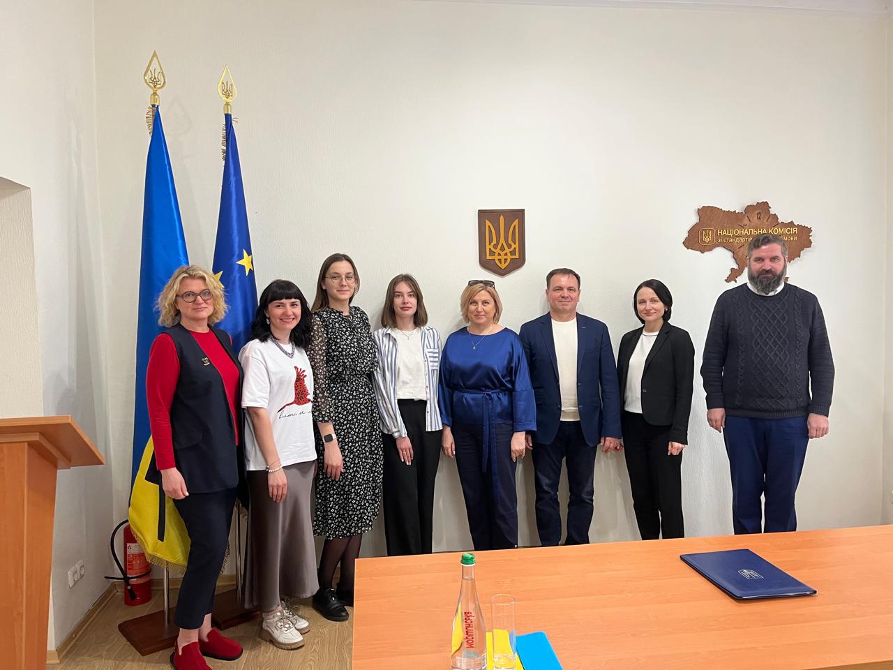 Навчальна_з_прикладної_філології_1.jpg