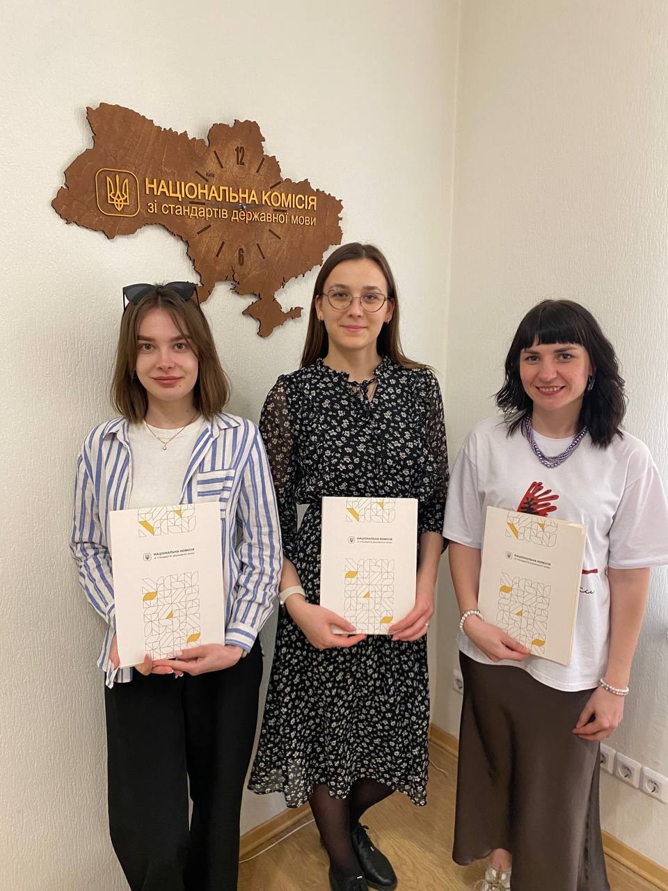 Навчальна_з_прикладної_філології_2.jpg